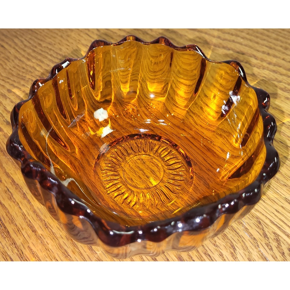 Vintage Amber Glass Scalloped Ribbed Decorative Berry Bowl Sunburst Base